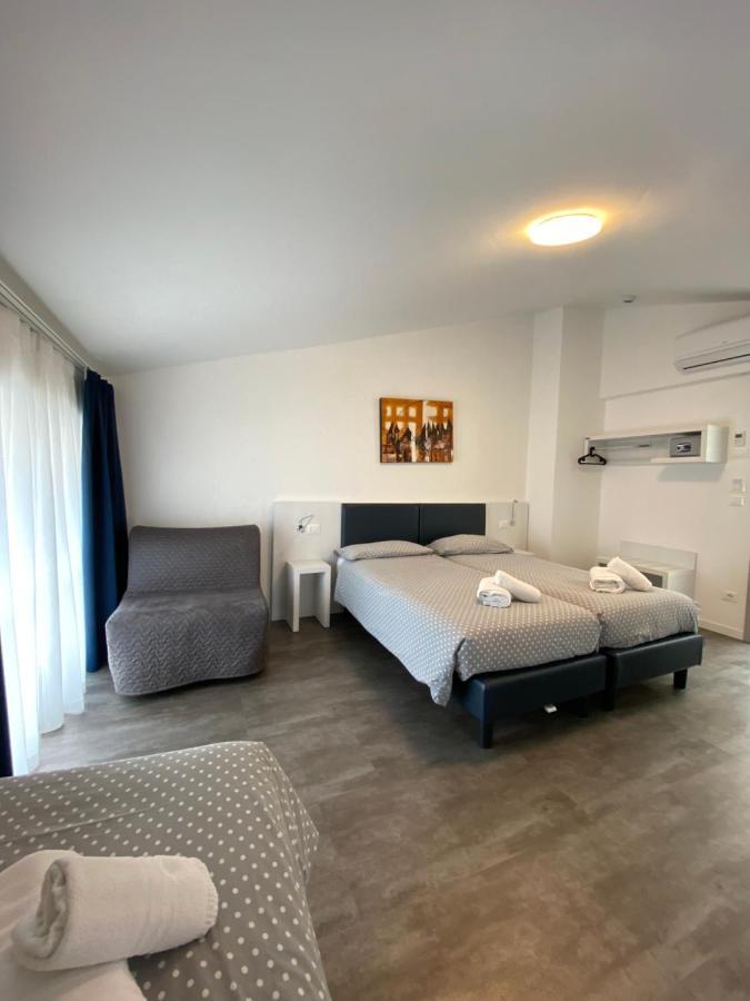 Hotel Aurora & Appartamenti Torbole Sul Garda Eksteriør billede