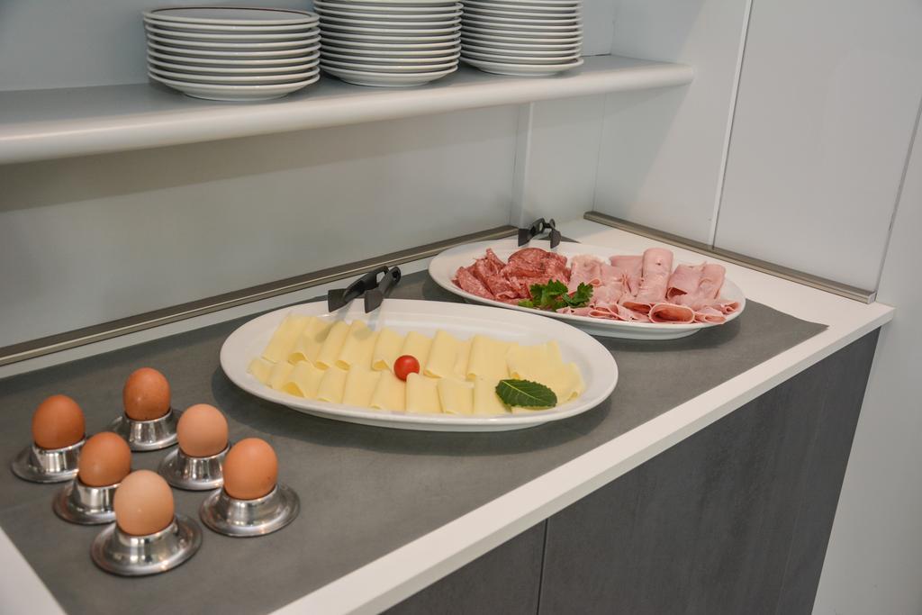 Hotel Aurora & Appartamenti Torbole Sul Garda Eksteriør billede